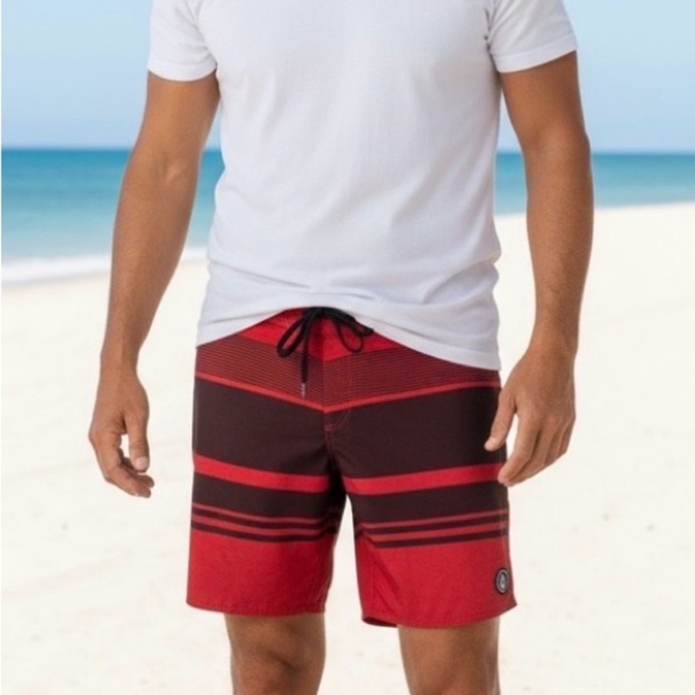 Volcom Men's board shorts size 30